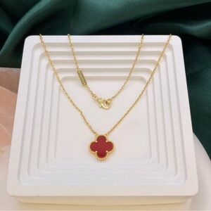 Clover necklace